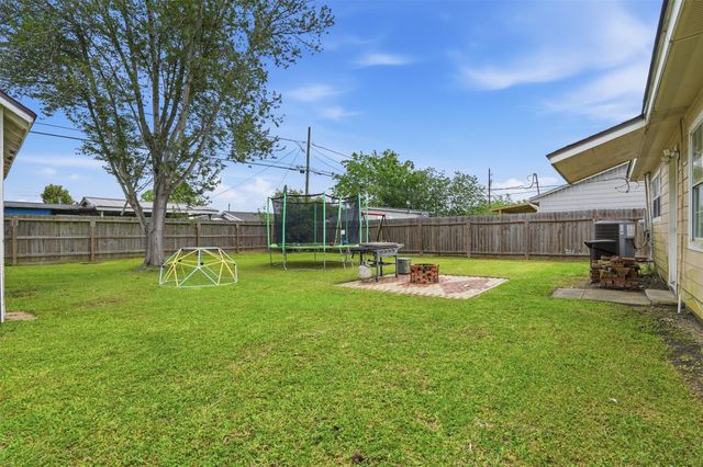 2117 Estate Drive, Deer Park, TX 77536