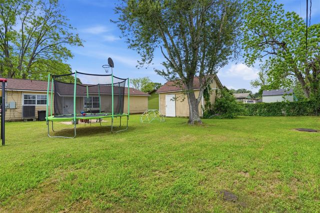 2117 Estate Drive, Deer Park, TX 77536