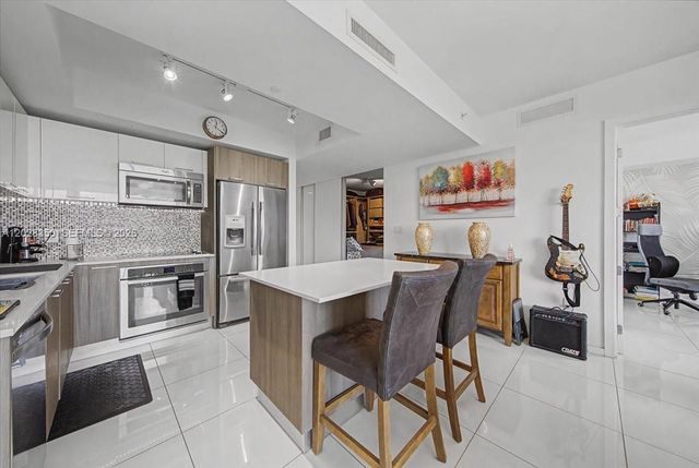 5252 NW 85th Ave 1410, Doral, FL 33166