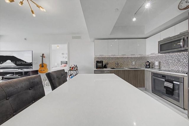 5252 NW 85th Ave 1410, Doral, FL 33166