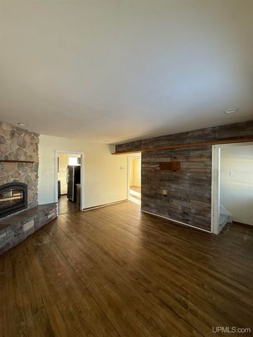 91 E Stephenson Avenue, Gwinn, MI 49841