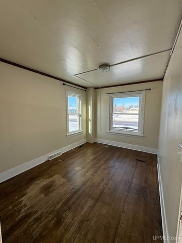 91 E Stephenson Avenue, Gwinn, MI 49841