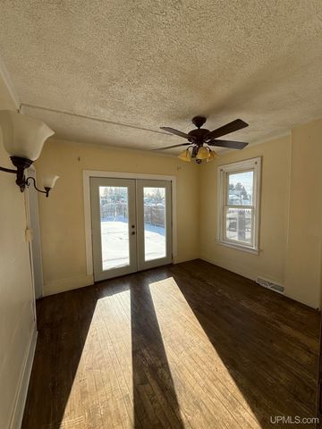 91 E Stephenson Avenue, Gwinn, MI 49841