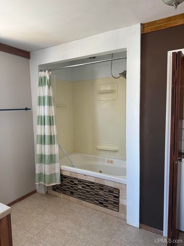 91 E Stephenson Avenue, Gwinn, MI 49841