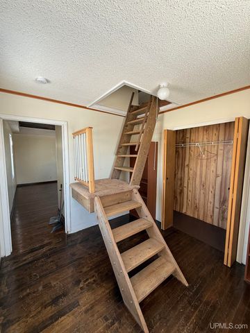 91 E Stephenson Avenue, Gwinn, MI 49841