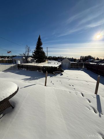 91 E Stephenson Avenue, Gwinn, MI 49841