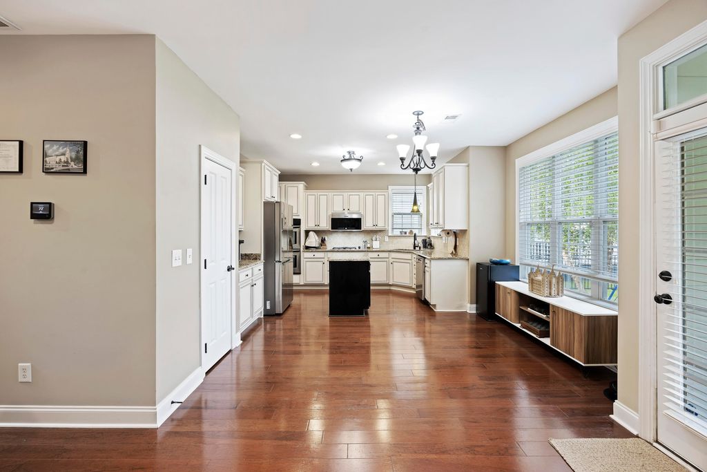 Image 11 of property listing at 1011 Legacy Lane, Summerville, SC 29485