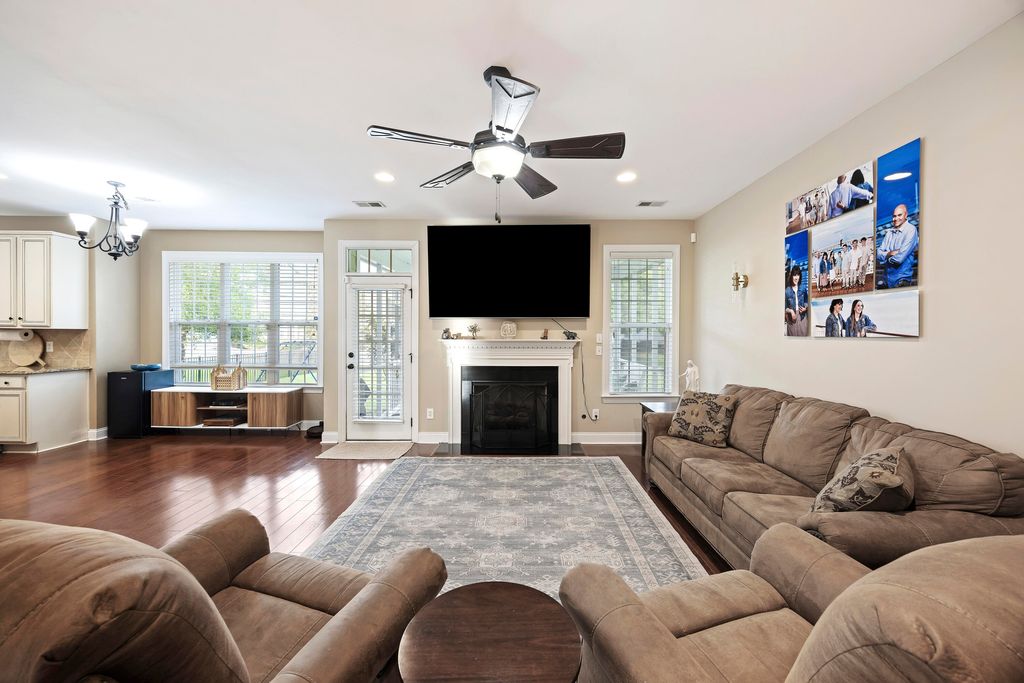 Image 13 of property listing at 1011 Legacy Lane, Summerville, SC 29485