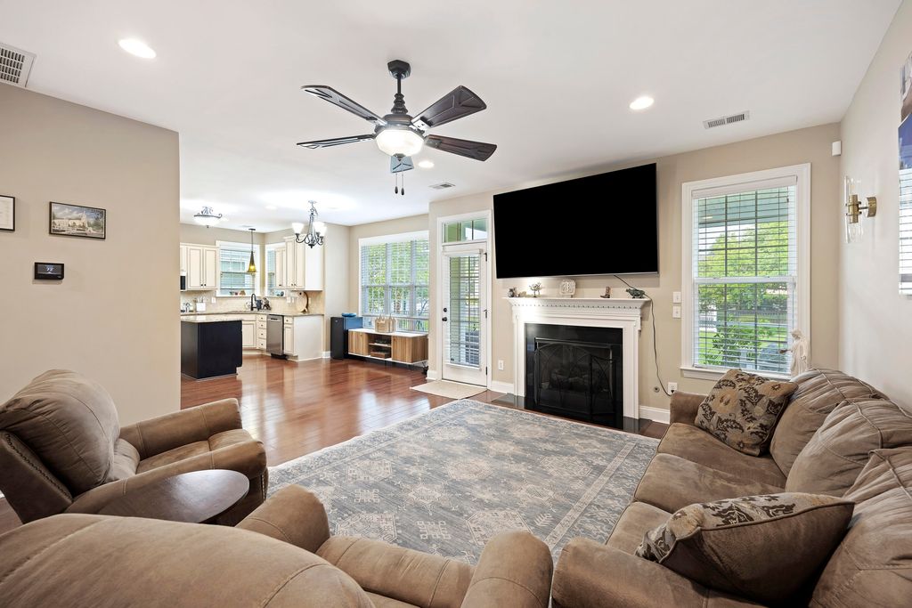 Image 14 of property listing at 1011 Legacy Lane, Summerville, SC 29485