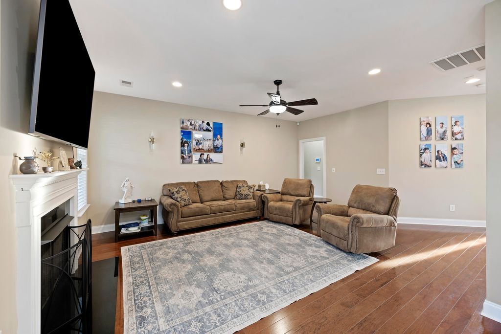 Image 16 of property listing at 1011 Legacy Lane, Summerville, SC 29485