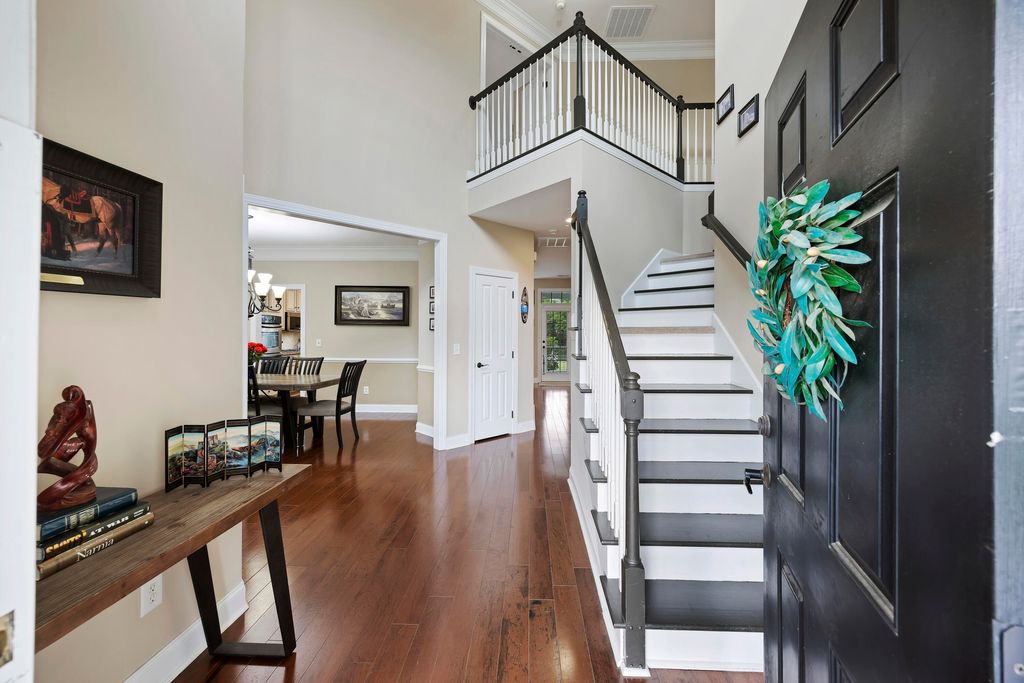 Image 2 of property listing at 1011 Legacy Lane, Summerville, SC 29485