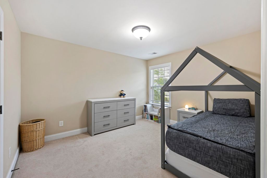 Image 24 of property listing at 1011 Legacy Lane, Summerville, SC 29485