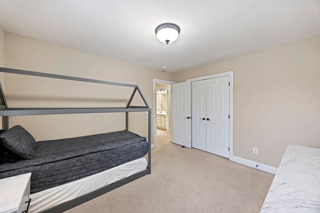 Image 25 of property listing at 1011 Legacy Lane, Summerville, SC 29485