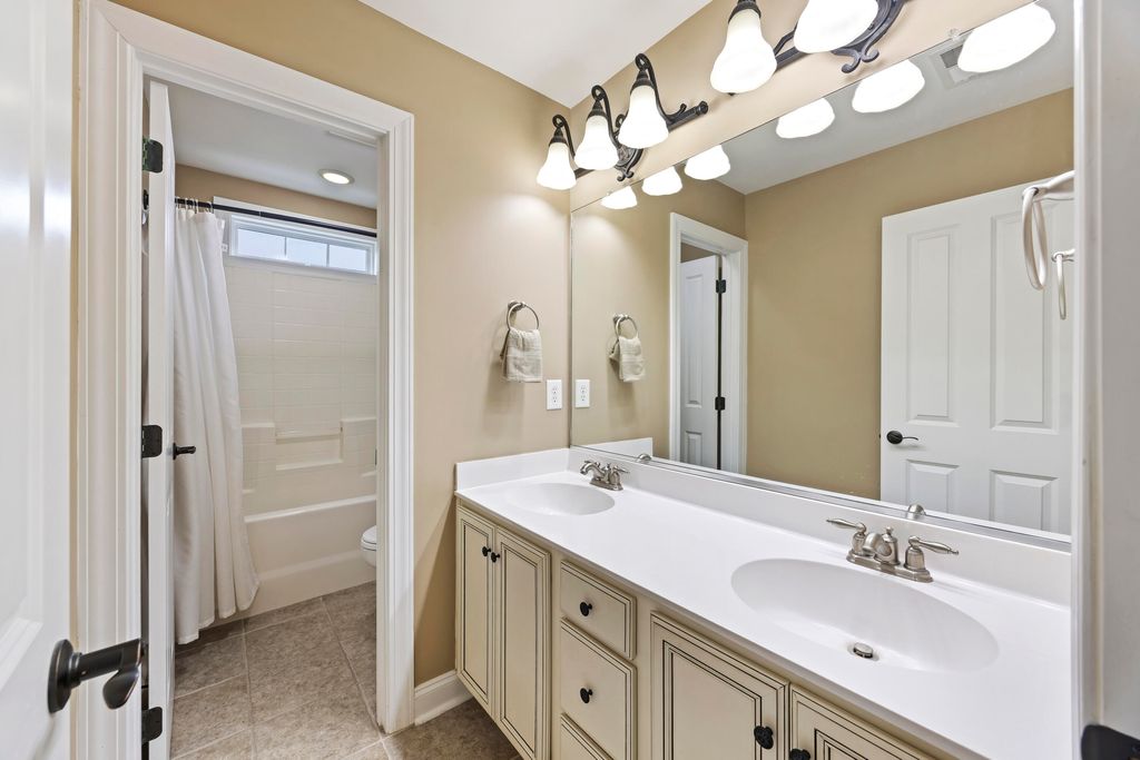 Image 27 of property listing at 1011 Legacy Lane, Summerville, SC 29485
