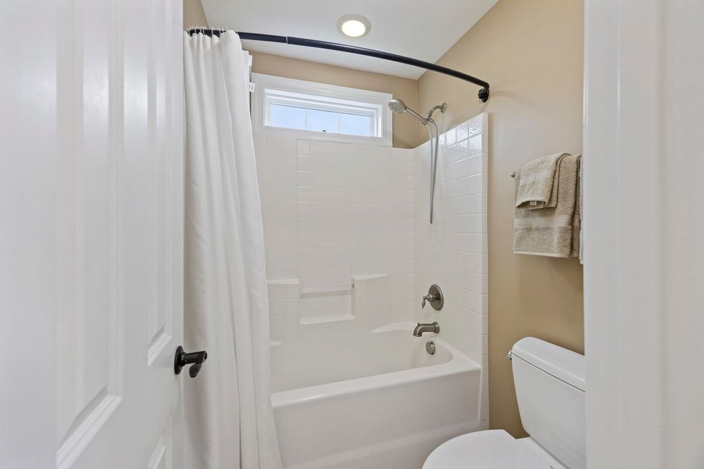 Image 28 of property listing at 1011 Legacy Lane, Summerville, SC 29485