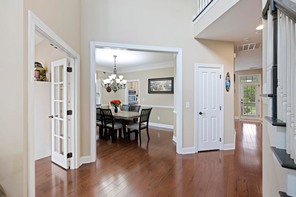 Image 3 of property listing at 1011 Legacy Lane, Summerville, SC 29485