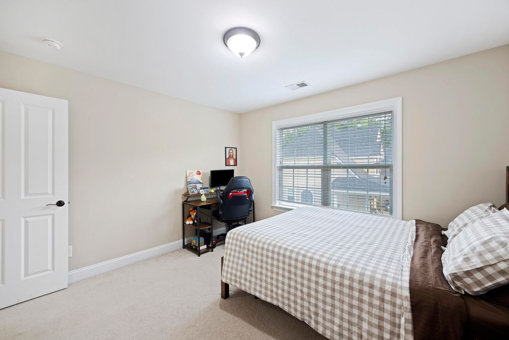 Image 30 of property listing at 1011 Legacy Lane, Summerville, SC 29485