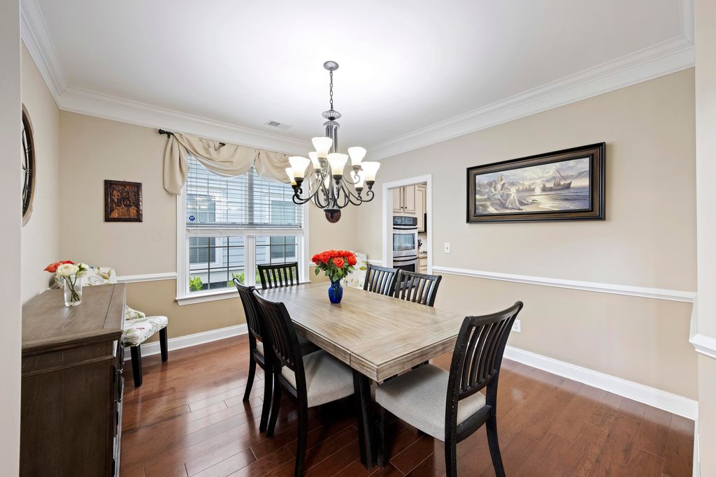 Image 4 of property listing at 1011 Legacy Lane, Summerville, SC 29485