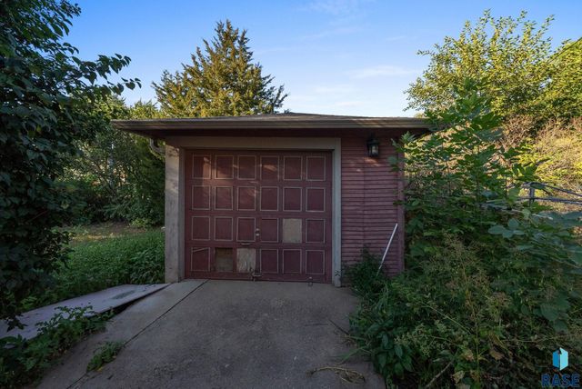 702 E 21st St Street, Sioux Falls, SD 57105