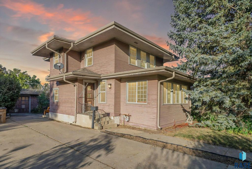 702 E 21st St Street, Sioux Falls, SD 57105