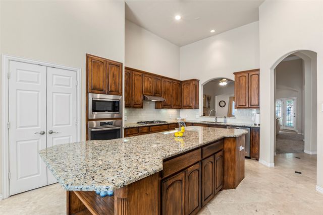 1200 Rio Bravo Way, Shady Shores, TX 76208