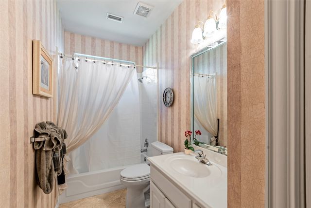 1200 Rio Bravo Way, Shady Shores, TX 76208