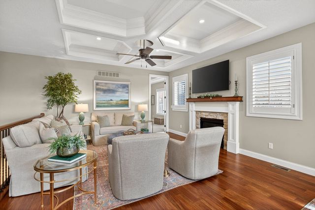 4211 W Kingston Circle, Bettendorf, IA 52722