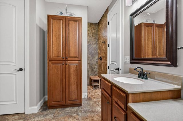 4211 W Kingston Circle, Bettendorf, IA 52722