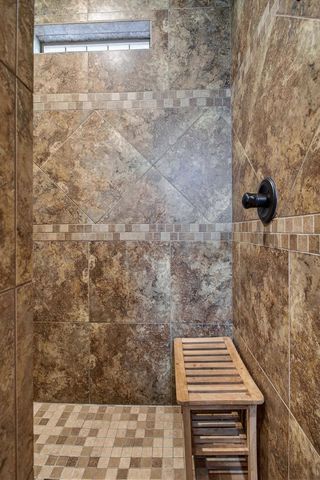 4211 W Kingston Circle, Bettendorf, IA 52722