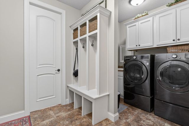 4211 W Kingston Circle, Bettendorf, IA 52722