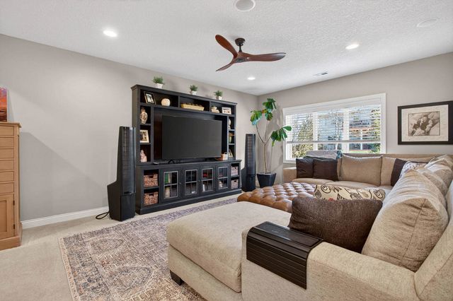 4211 W Kingston Circle, Bettendorf, IA 52722