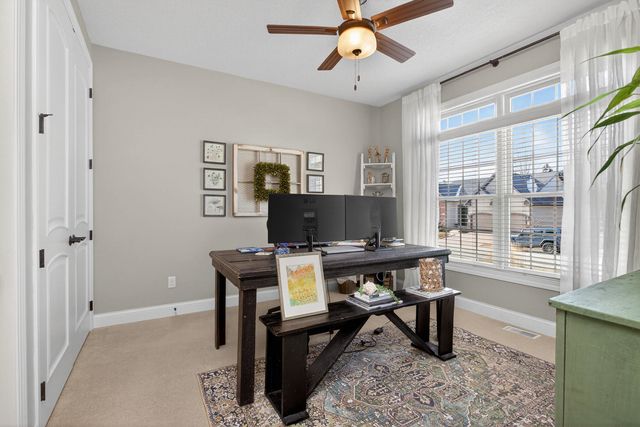 4211 W Kingston Circle, Bettendorf, IA 52722