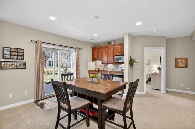 4211 W Kingston Circle, Bettendorf, IA 52722