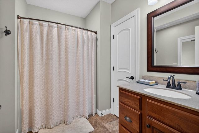 4211 W Kingston Circle, Bettendorf, IA 52722