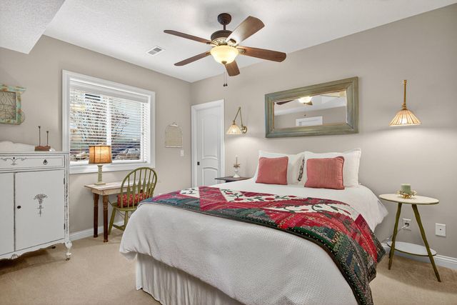 4211 W Kingston Circle, Bettendorf, IA 52722