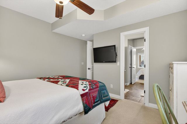 4211 W Kingston Circle, Bettendorf, IA 52722