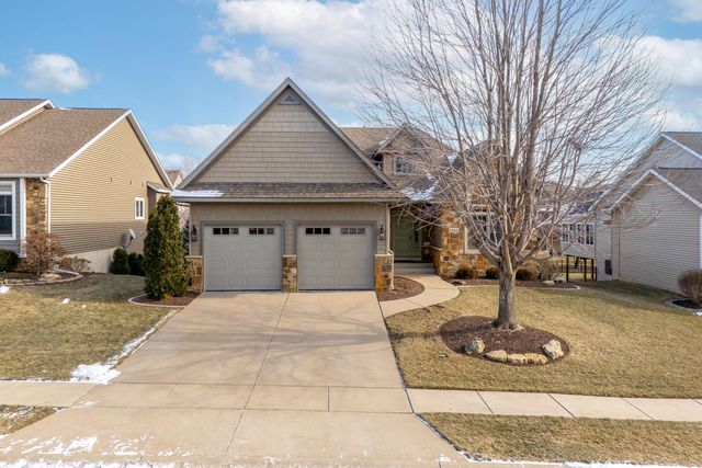 4211 W Kingston Circle, Bettendorf, IA 52722