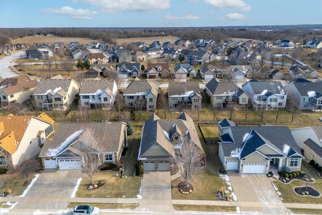 4211 W Kingston Circle, Bettendorf, IA 52722