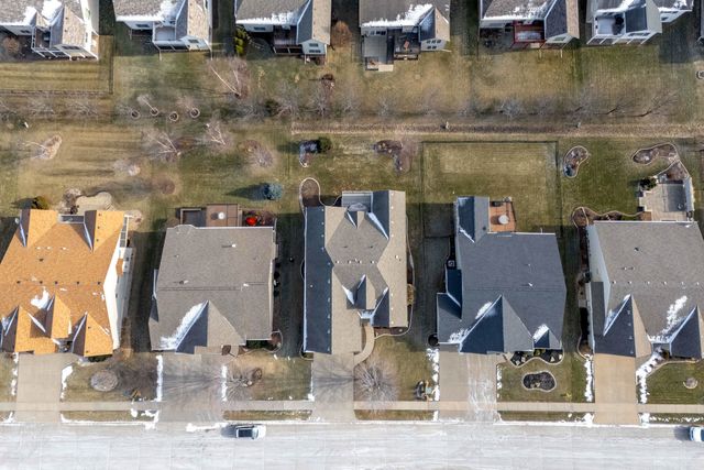 4211 W Kingston Circle, Bettendorf, IA 52722