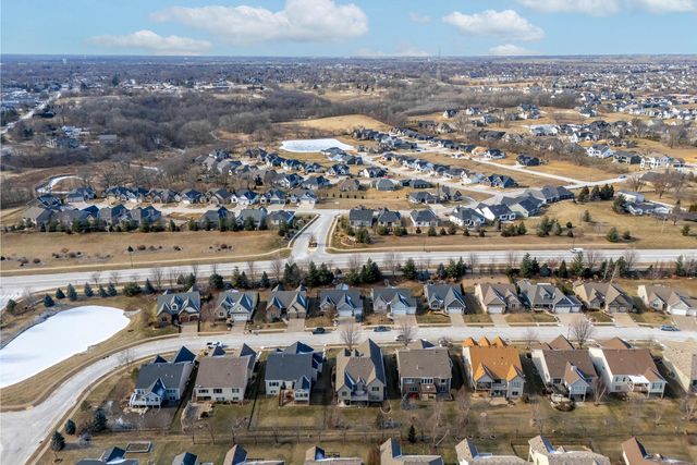 4211 W Kingston Circle, Bettendorf, IA 52722