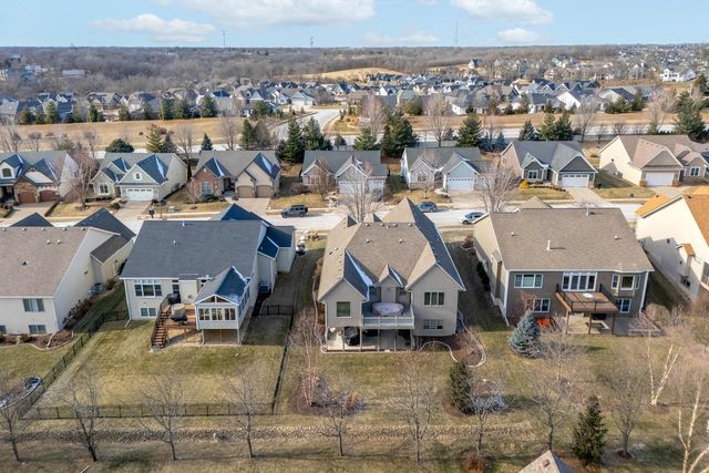 4211 W Kingston Circle, Bettendorf, IA 52722