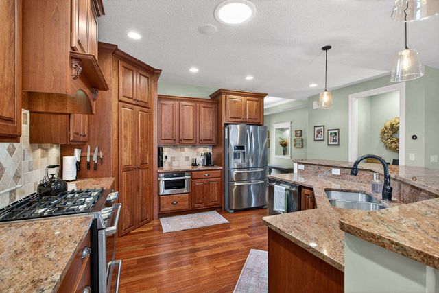 4211 W Kingston Circle, Bettendorf, IA 52722