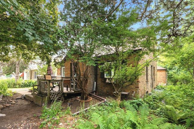 1907 Snelling Avenue N, Falcon Heights, MN 55113