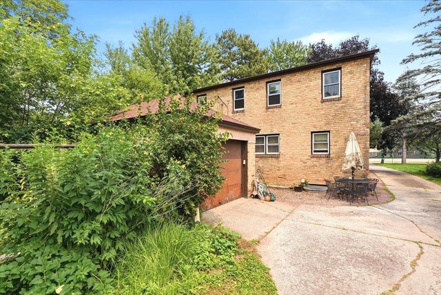 1907 Snelling Avenue N, Falcon Heights, MN 55113