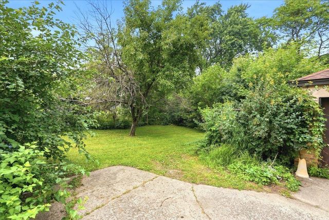 1907 Snelling Avenue N, Falcon Heights, MN 55113