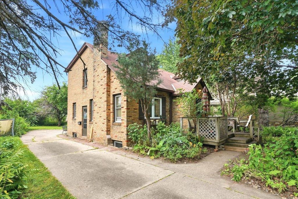 1907 Snelling Avenue N, Falcon Heights, MN 55113 — photo 2