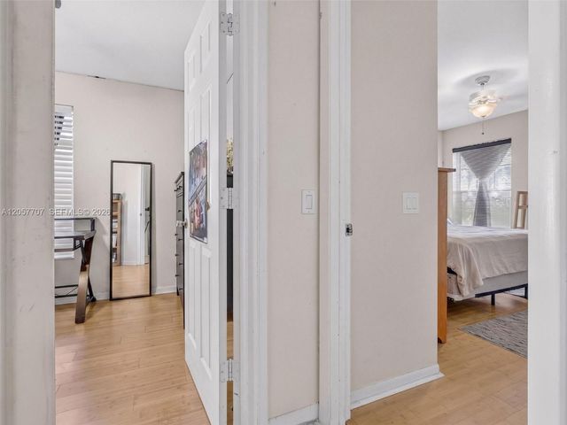 9313 Arborwood Cir, Davie, FL 33328