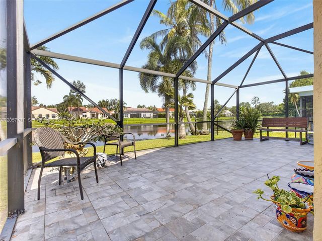 9313 Arborwood Cir, Davie, FL 33328