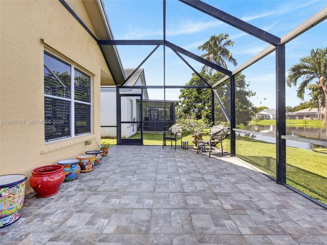 9313 Arborwood Cir, Davie, FL 33328