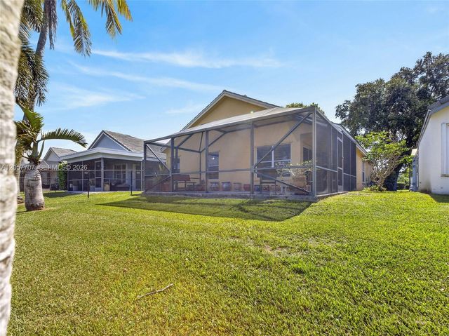 9313 Arborwood Cir, Davie, FL 33328